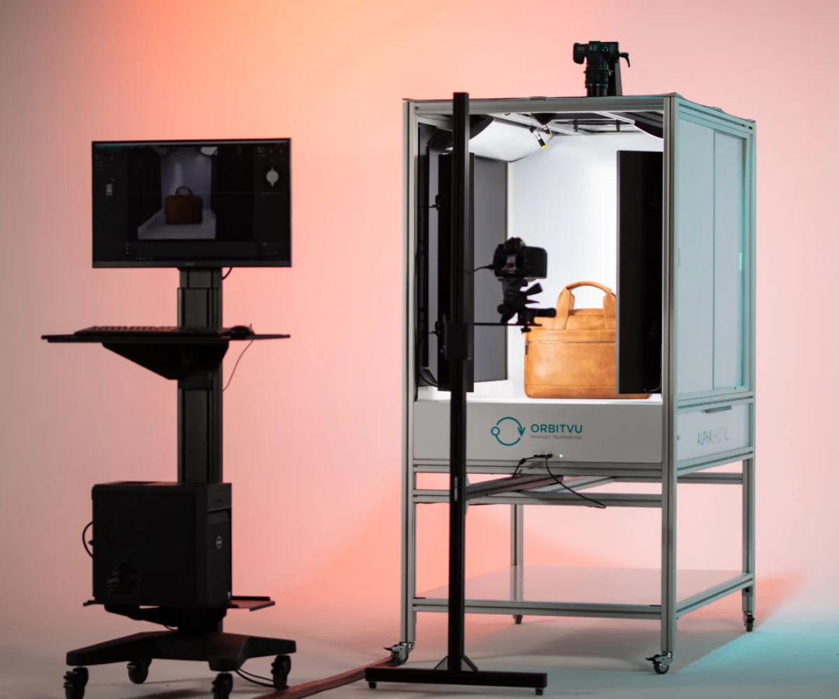 Alphashot XL v2 studio shooting a leather bag, with live view on monitor