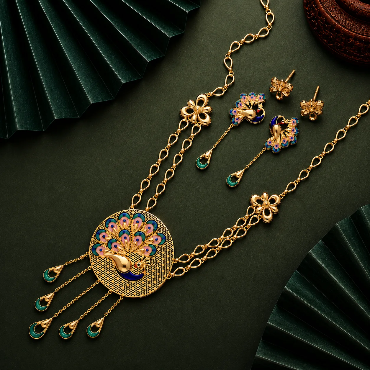 Peacock motif necklace and earring set