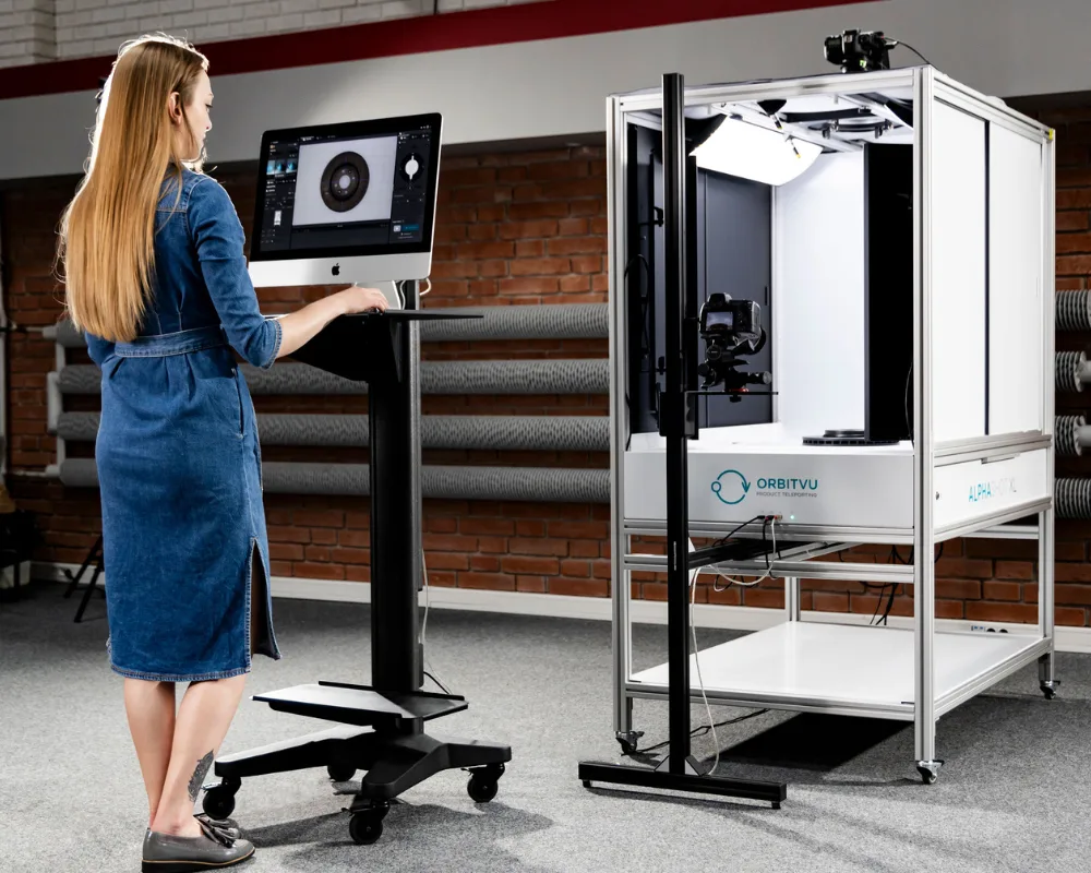 Alphashot XL PRO v2 studio with operator
