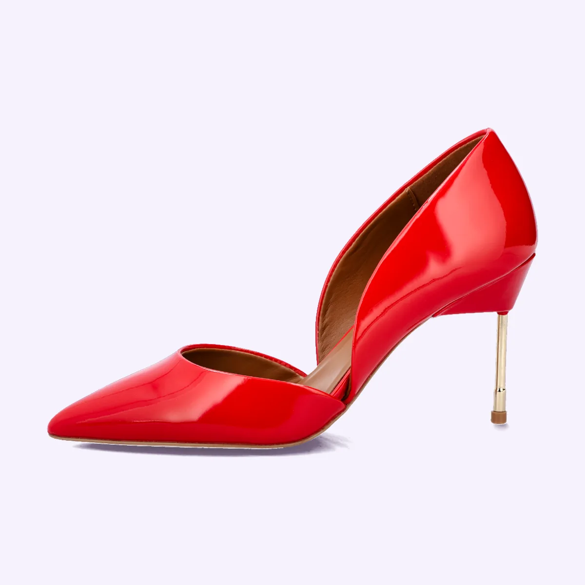 Packshot, red patent pointed-toe heel
