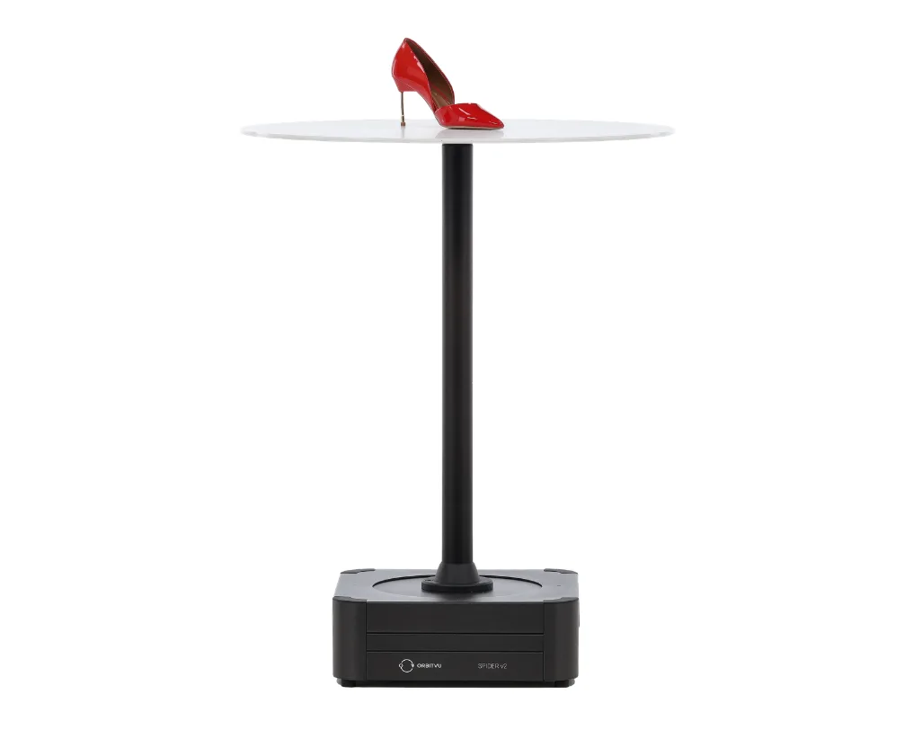 Red high-heel shoe on the Orbitvu Turntable MIDI G2
